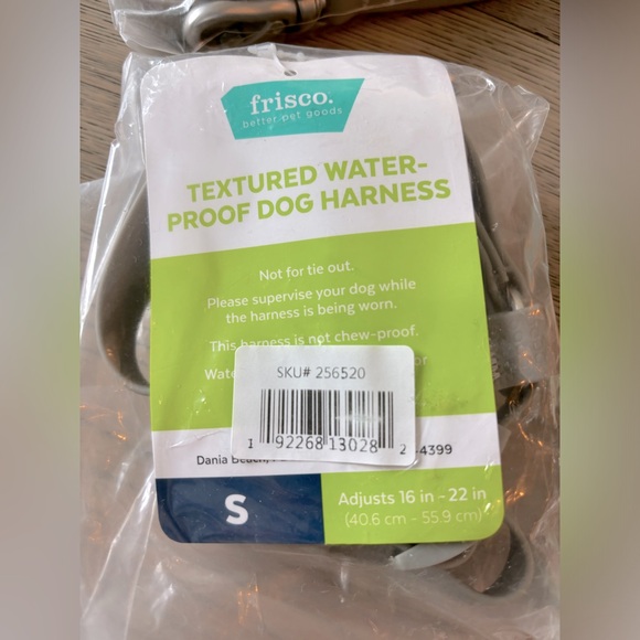 Frisco Waterproof Harness + Leash - Picture 5 of 9